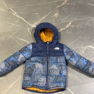 Northface Toddler Boys 4T jacket Reversible.